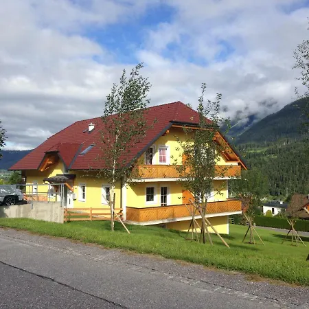 아파트 Zirkl / Gloria *